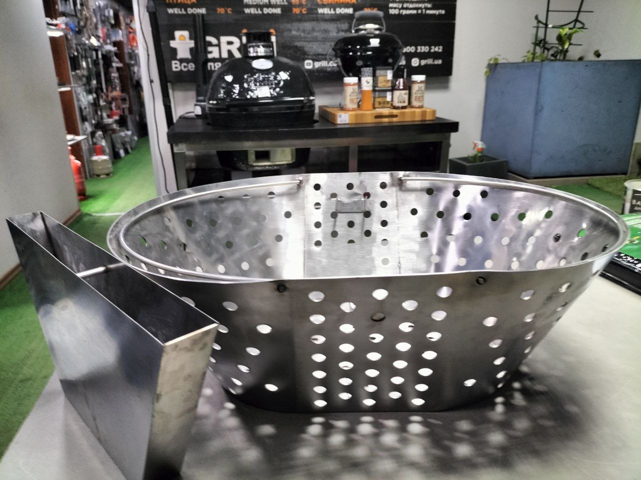 Coal basket with divider for Primo Oval XL grill 77009875