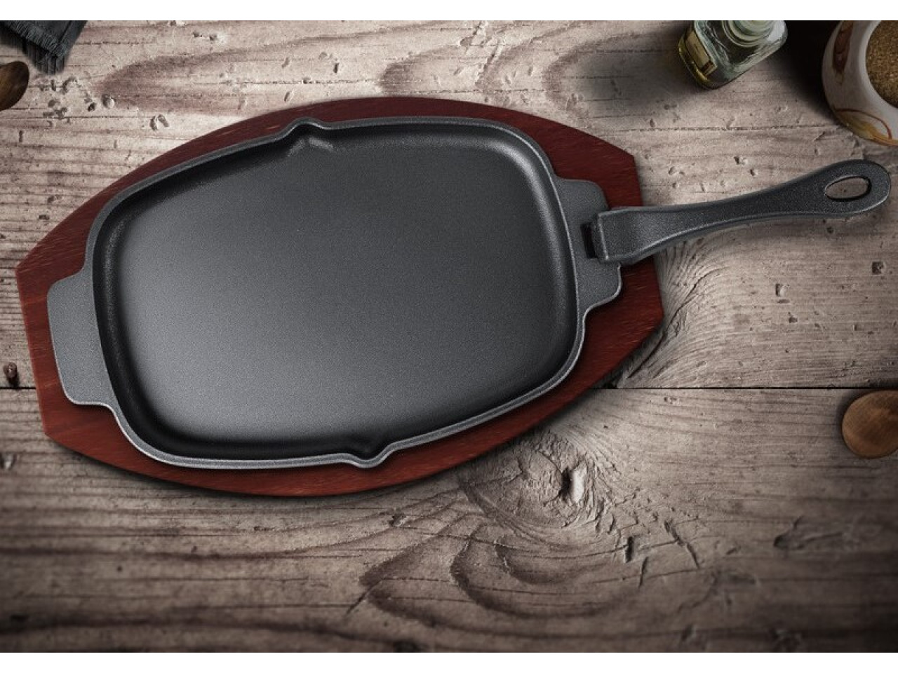 Cast iron frying pan with removable handle on wooden base 33.5x21 cm GRILLI 777201