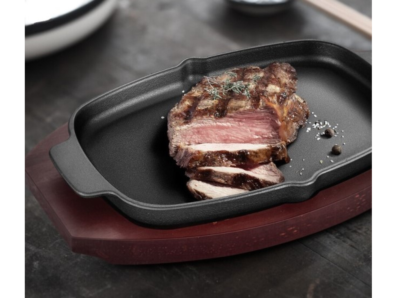 Cast iron frying pan with removable handle on wooden base 33.5x21 cm GRILLI 777201