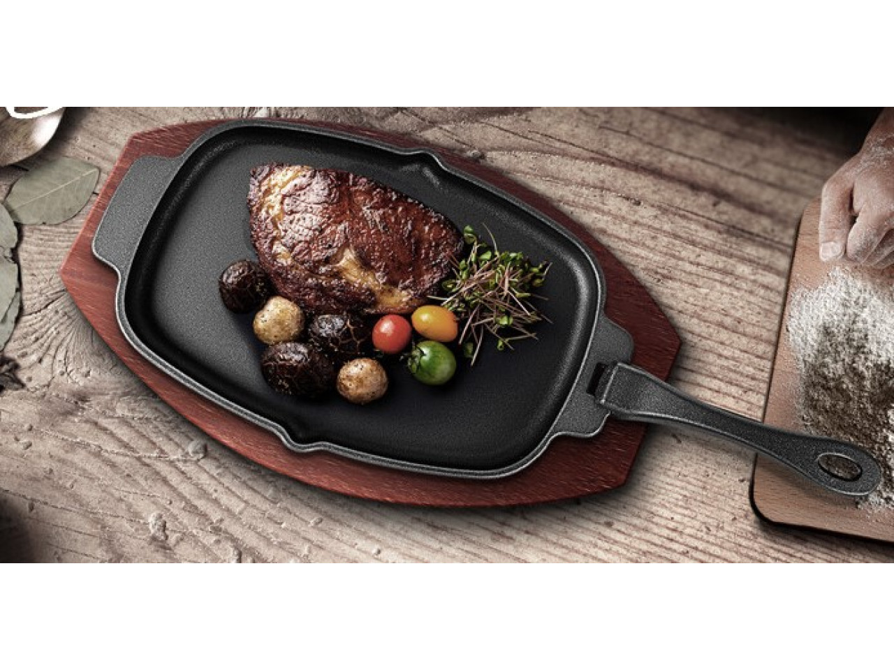 Cast iron frying pan with removable handle on wooden base 33.5x21 cm GRILLI 777201