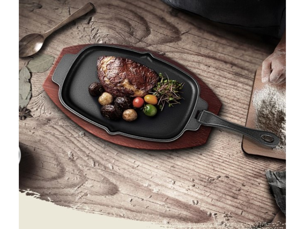 Cast iron frying pan with removable handle on wooden base 33.5x21 cm GRILLI 777201