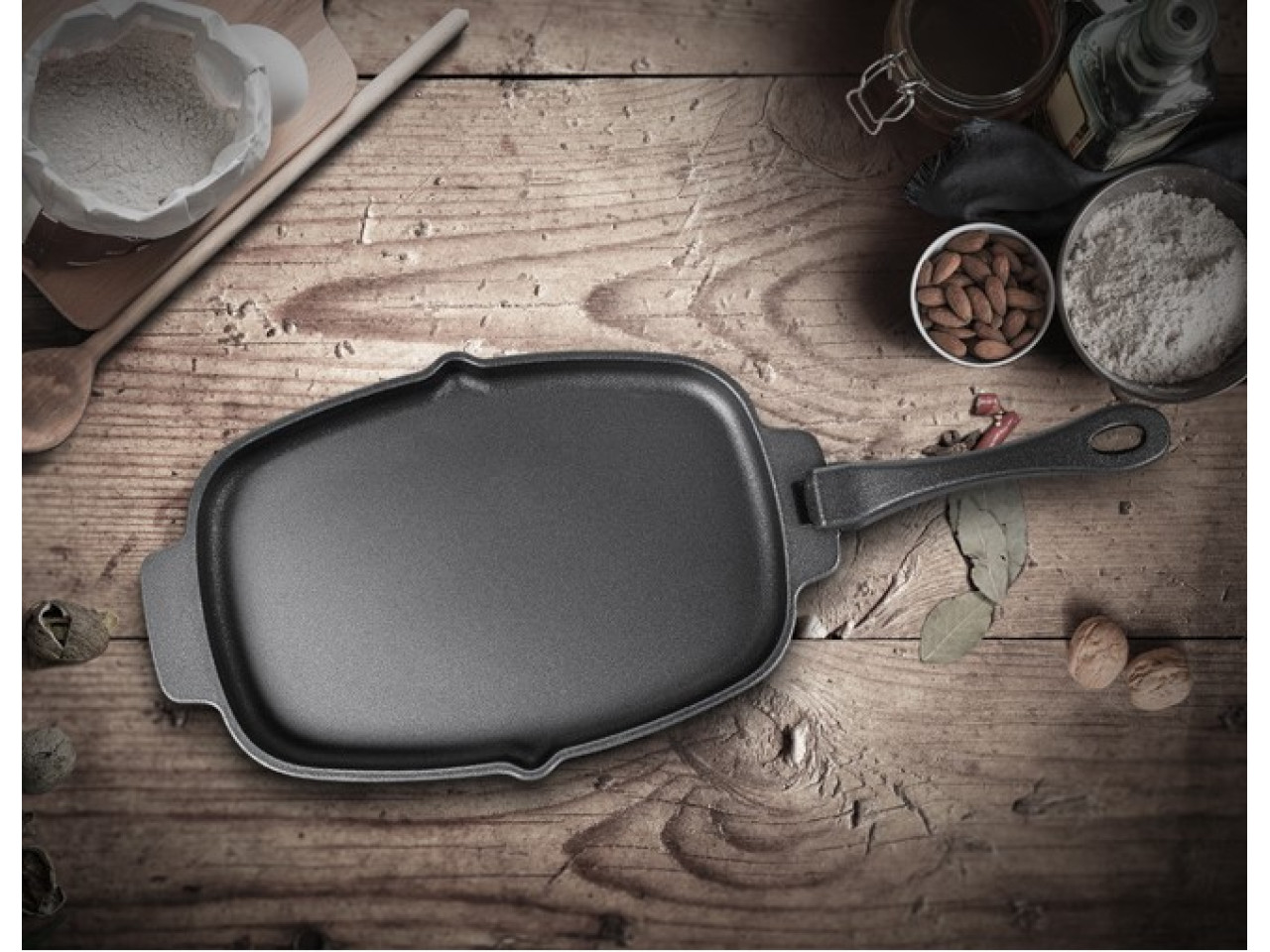 Cast iron frying pan with removable handle on wooden base 33.5x21 cm GRILLI 777201